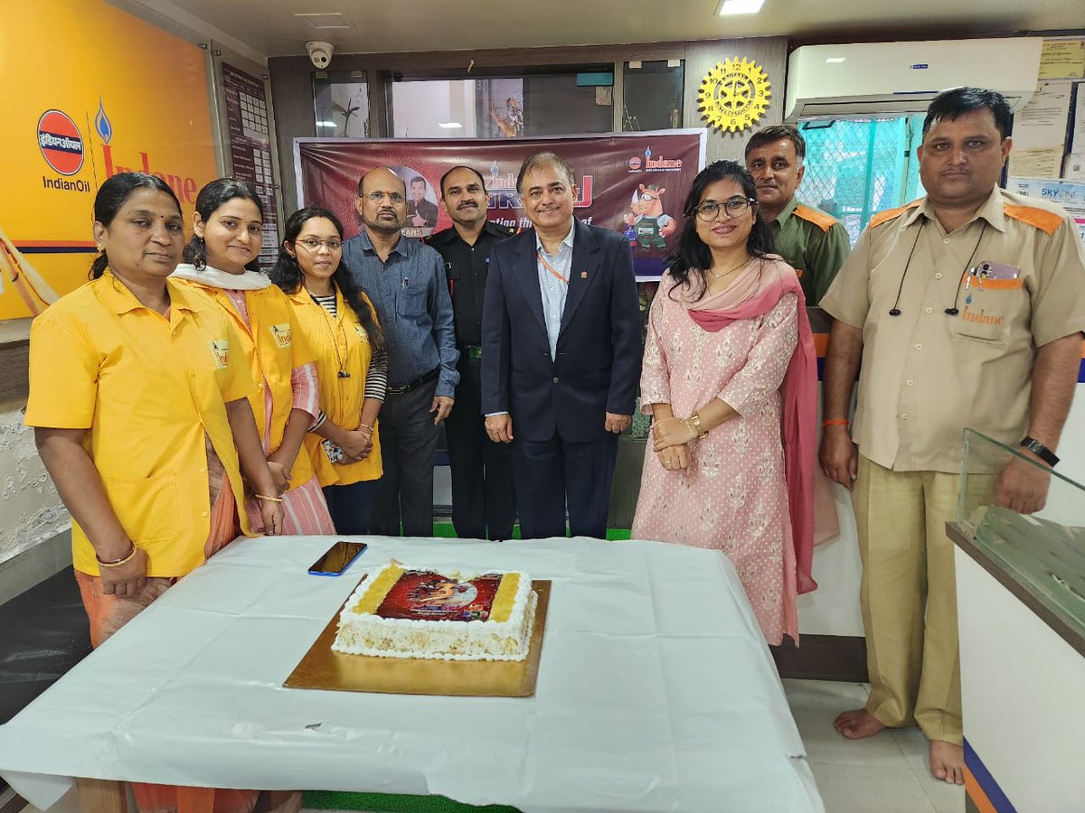 Indane_Pune's tweet photo. Cake cutting on the occasion of 3rd Anniversary of #IndaneXtraTej  done at M/s Radhakrishna Indane, Pune... 
#XTRATEJ @IndianOilcl @ChairmanIOCL @DirMktg_iocl @SanjeevKapoor https://t.co/23UQer129G