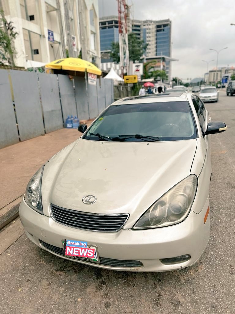 Pristine_Autos1's tweet photo. 🤳 *LEXUS ES300*
◐➖➖➖➖➖➖◑ 
✨Automatic Transmission 
◐ *Year:* 2005 Model
◐ *Status:* Nigerian Used 
◐ *Duty:* Fully Paid
◐ *Price💥: ₦2.7M*
◐ *Condition:* Excellent
◐ *Location:* Abuja 🇳🇬 🌎 https://t.co/DASvFYLawW