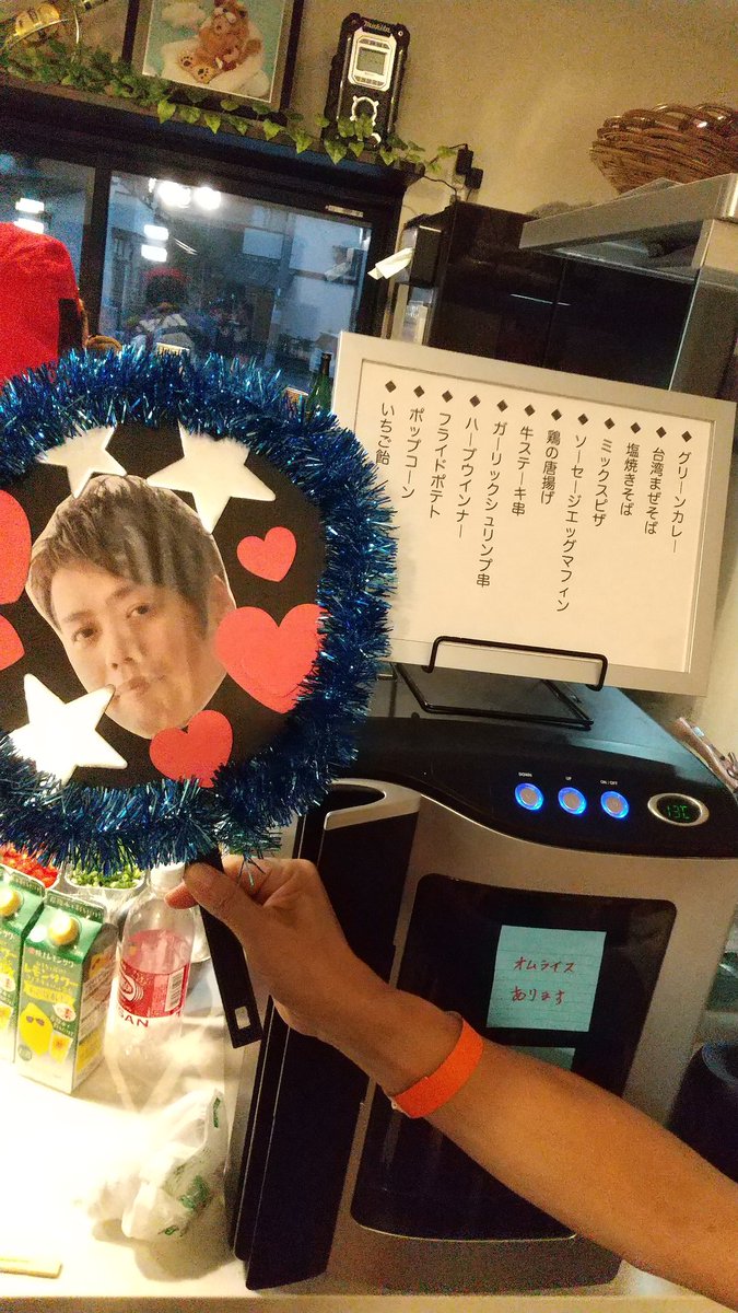 chimpan_energy's tweet photo. お品書き
オグッチ誕生日おめでとう🎁🎂
#DJOGUCCHI
#anthell
#サンディードッグス
#チンパンジーエネルギー https://t.co/hjQkkJPLpa