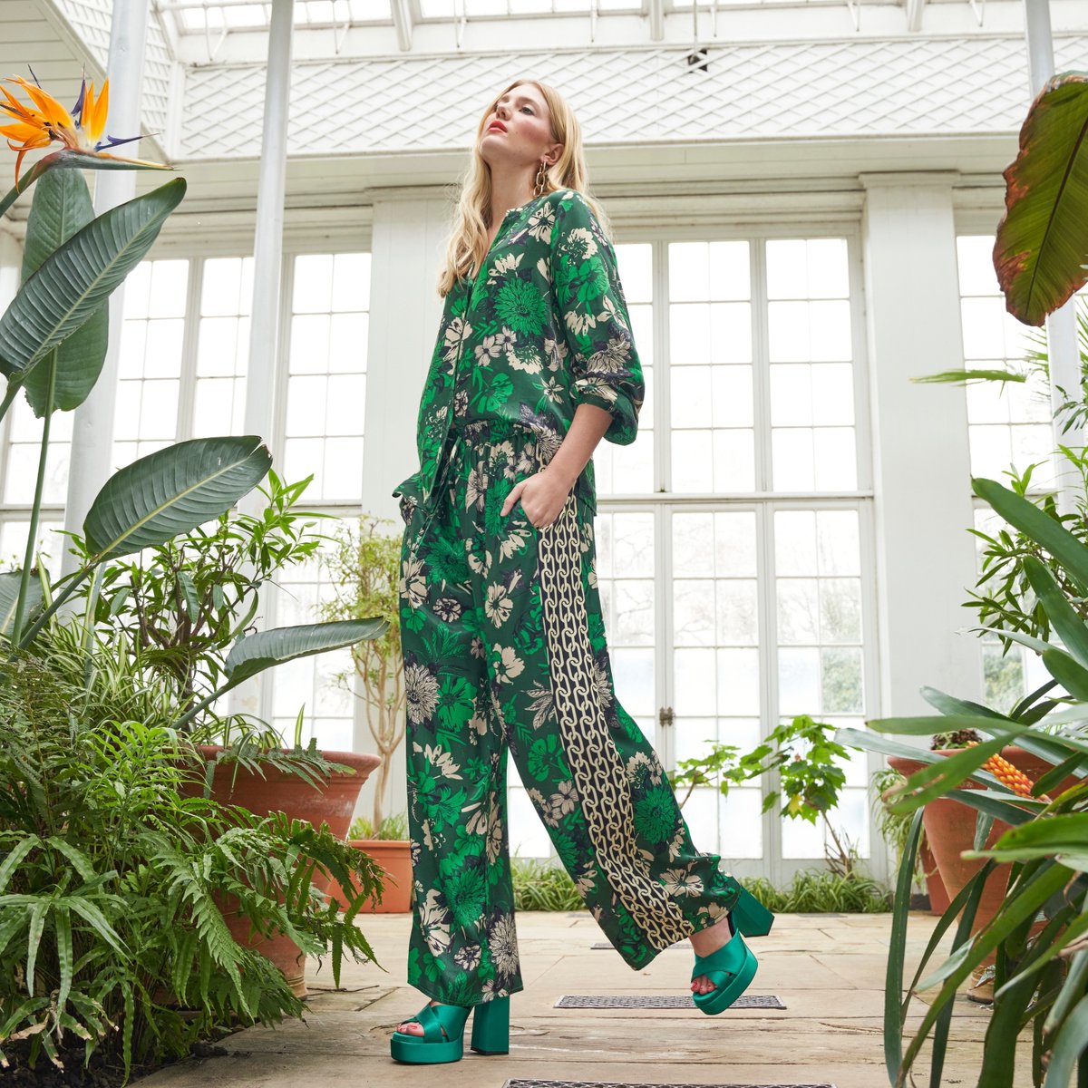 anothersunday__'s tweet photo. NEW IN: Put the tropical in transitional this season. 
 
🔍️ Long Sleeved Satin Blouse In Green Floral Print
🔍️ Wide Leg Trousers With Elasticated Waist In Satin Green Print

Available in sizes 6-22! 

#SundayClub #StyleYourSunday #AnotherSunday https://t.co/HSAhZBFR4a