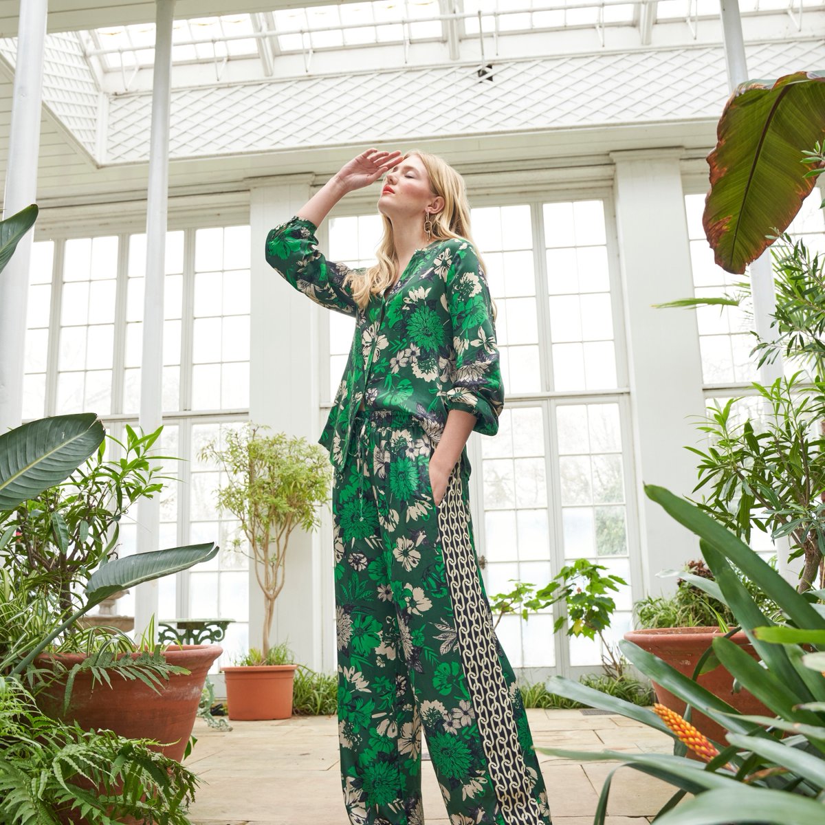 anothersunday__'s tweet photo. NEW IN: Put the tropical in transitional this season. 
 
🔍️ Long Sleeved Satin Blouse In Green Floral Print
🔍️ Wide Leg Trousers With Elasticated Waist In Satin Green Print

Available in sizes 6-22! 

#SundayClub #StyleYourSunday #AnotherSunday https://t.co/HSAhZBFR4a