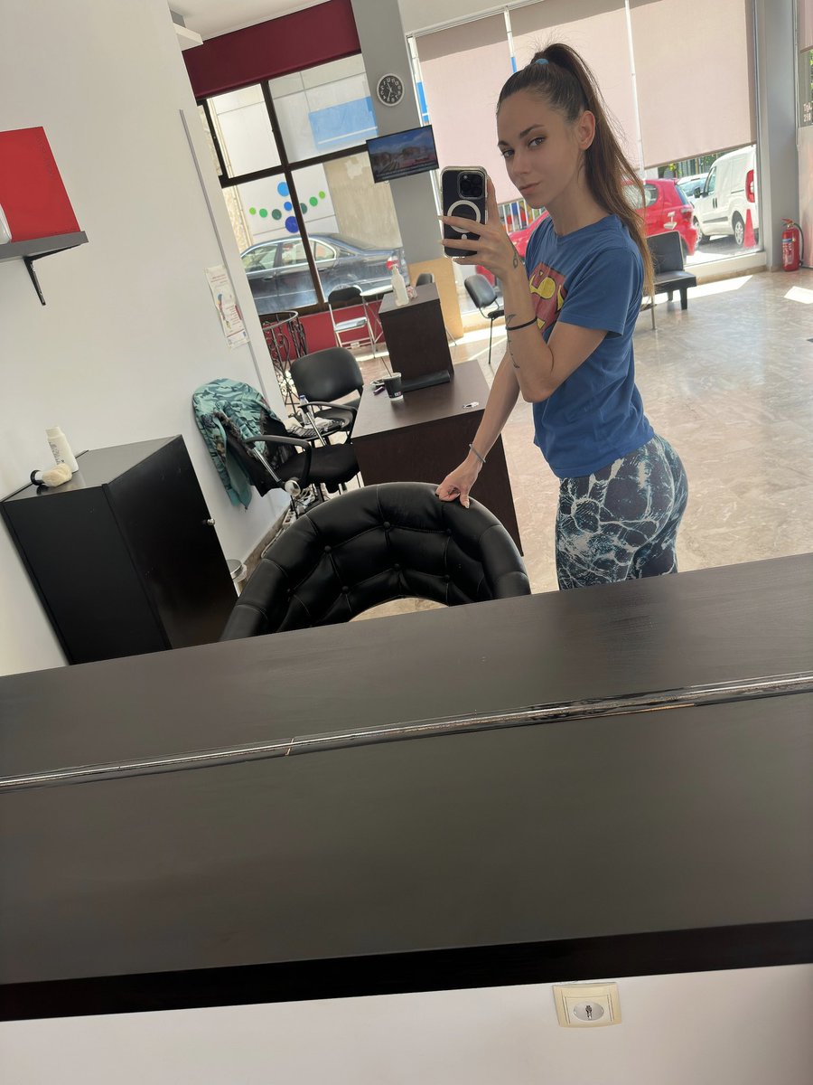 Gm fam ❤️‍🔥
Have a amazing weekend 🫦
Apart from superman there is also superwoman🦸‍♀️