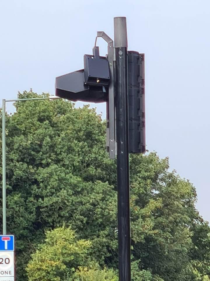 CaliforniaFrizz's tweet photo. Another one bites the dust in Crayford off Swan Lane.

#BladeRunners #SayNoToULEZ #DoNotComply https://t.co/qsRN0CmRl9