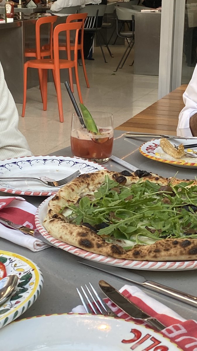 seiir_'s tweet photo. 🍹🍕 https://t.co/ygk9e4zCAq
