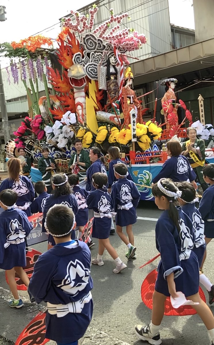 nansounotora's tweet photo. #花巻まつり(#HanamakiFestival)二日目。#鹿踊(#DeerDance)の長い行列が進む①。#山車③④も集まって来る。#暑い! #かき氷(#ShavedIce)屋④も大賑わい。 方十里 稗貫のみかも 稲熟れて み祭三日 そらはれわたる~ #宮沢賢治 (#絶筆 ) http://blog.livedoor.
jp/rh1-manyo/archives/52102438.html https://t.co/p0wlM6ciC4
