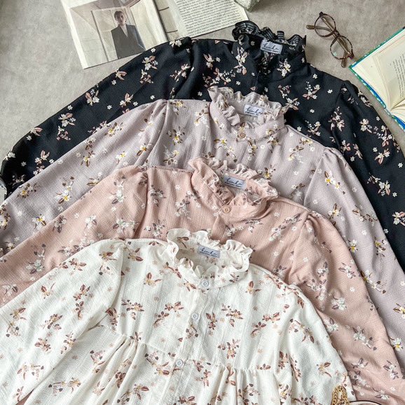 sxxkth's tweet photo. Mix match with korean blouse🍀

a thread••• https://t.co/Y1HQOUQf3y
