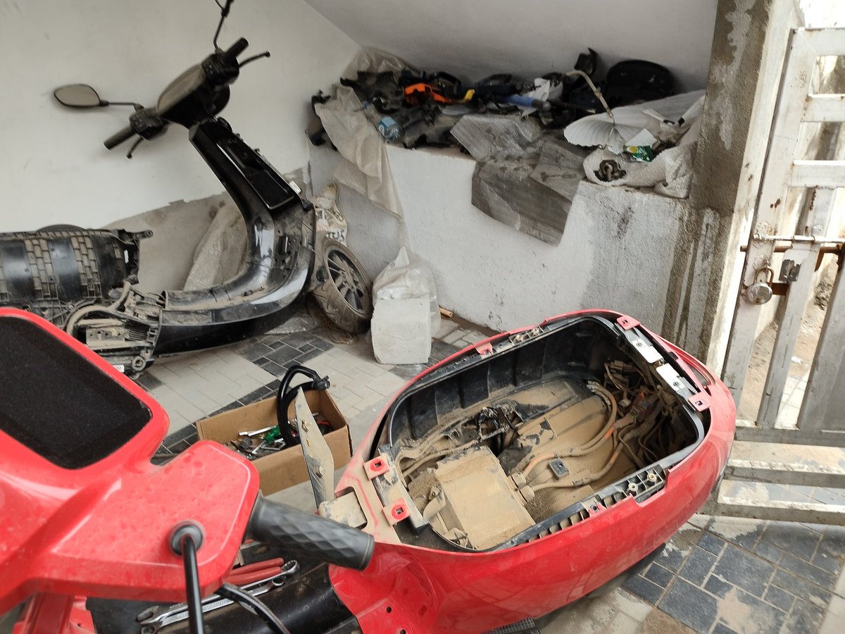 Che_Niranjan's tweet photo. @OlaElectric Buying OLA is also pointless and financial loss. Scooter is at service centre since almost a month.  No resolution yet #WorldEVDay #EndOLA https://t.co/gdaNSZTxV0