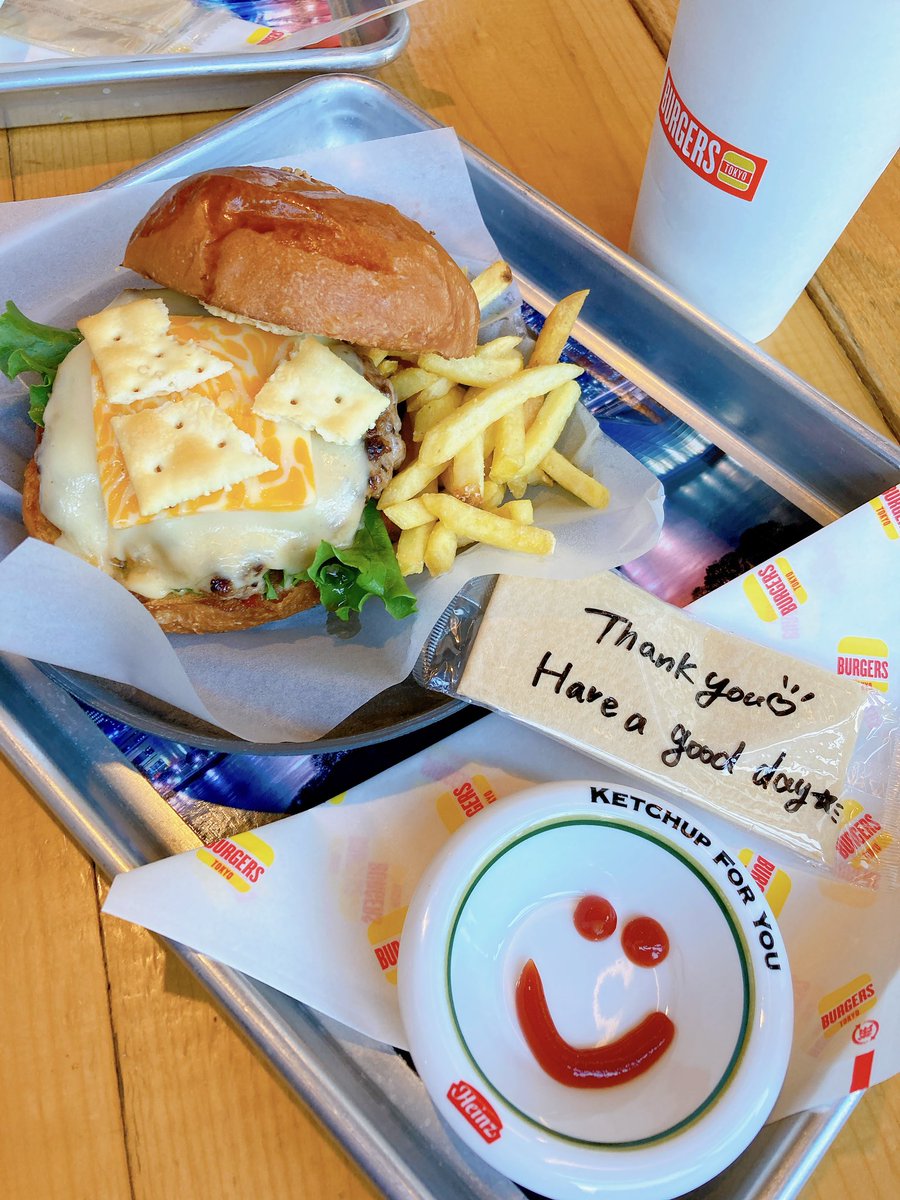 lunawaikiki's tweet photo. BUGERS TOKYO
グッドチーズ

下北沢でのライブ後の遅いお昼ご飯🍔
ふわふわのバンズにジューシーなパティ、とろとろチーズ、美味しくない訳がない🤤おしぼりに書いて頂いたメッセージにもほっこり。
店内は明るくポップで居心地最高でした！

おしゃれなお店に美味しいご飯、下北は楽しい場所が一杯！ https://t.co/hongkBuw5M