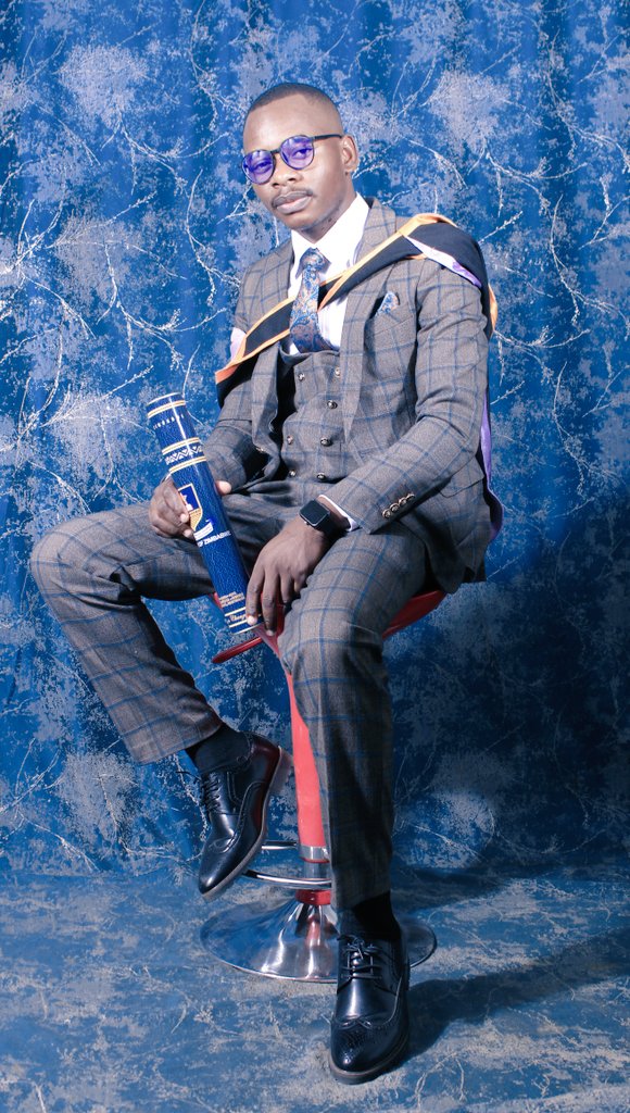 WMastones's tweet image. Thrilled to don my cap and gown as I officially graduate from the University of Zimbabwe with a degree in Actuarial Science! 🎓🎉 Grateful for the incredible journey 🙏 Here's to embracing new opportunities! #ProudGraduate #ActuarialScience #jobsearch #investment #Finance #data