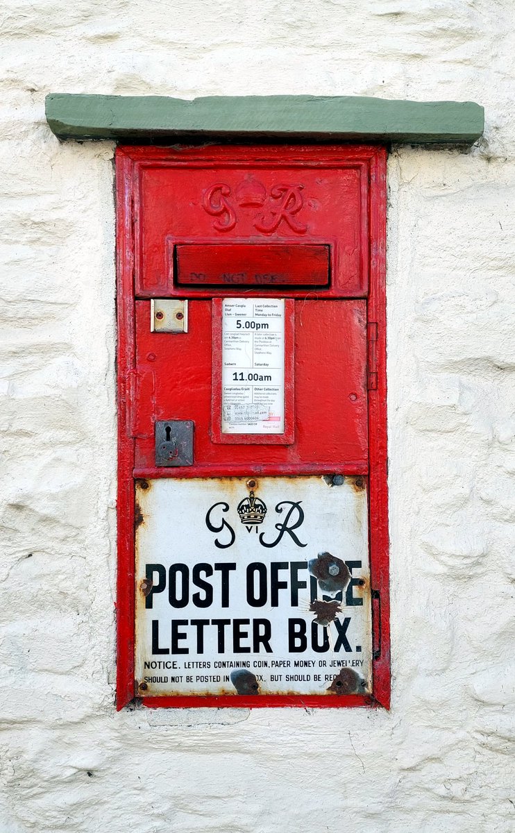 #PostboxSaturday #postbox 
Laugharne
#dylanthomas #undermilkwood
Willy Nilly .. rat-a-tat!