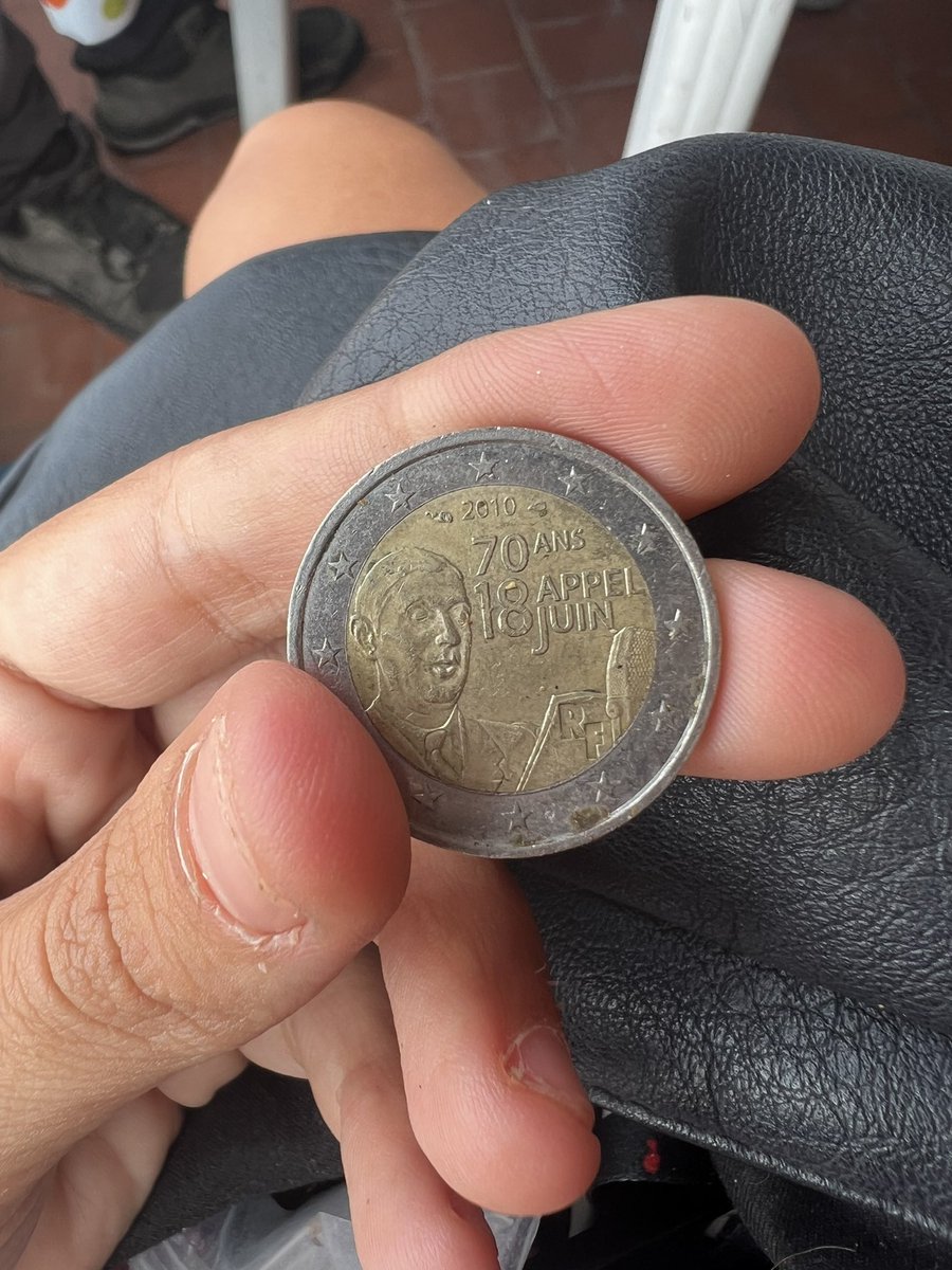 dakotaluce's tweet photo. @LaResistencia por que broncano tiene su cara en una moneda y no se habla de esto? https://t.co/zrK6j8ufLZ