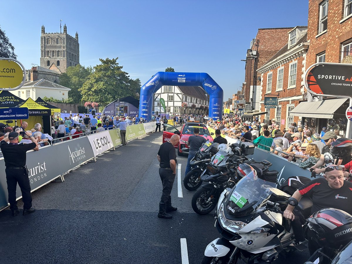 Happy Saturday everyone - all set for another hot sunny stage in Gloucestershire today!  A more challenging route the teams with some good climbs #TourOfBritain
