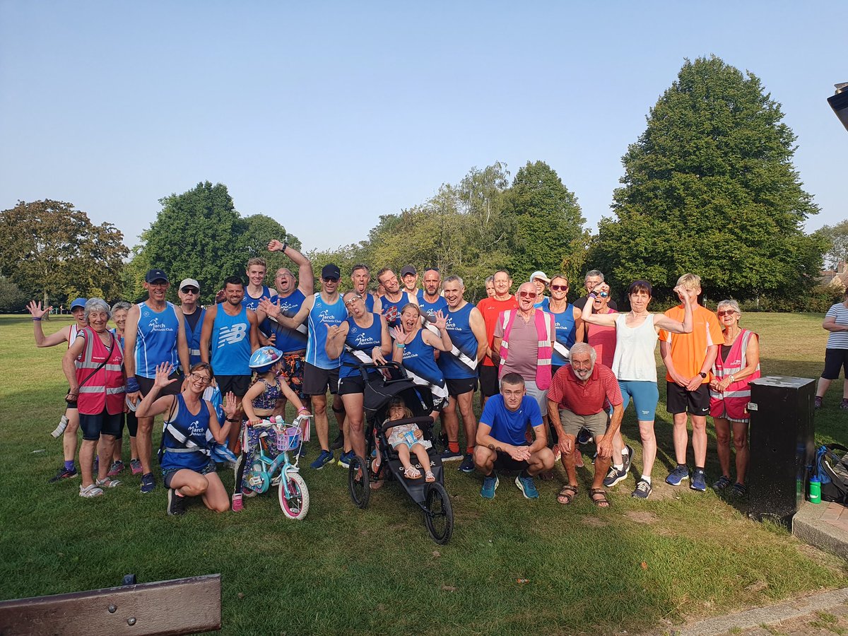 FlorrieStack's tweet photo. Couldn't think of a better way to mark 300 Park Runs with this brilliant lot @parkrunUK @Marchparkrun https://t.co/CgzhOMlvKg