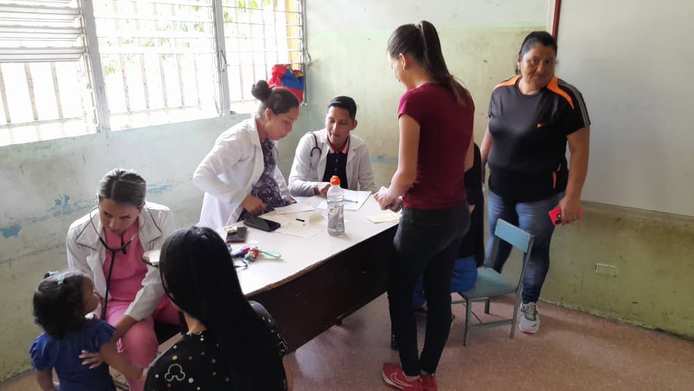 TRUJILLO.Practica docente ASIC Rangel con estudiantes del MIC . #MejorEsPosible #ACubaPonleCorazón #CubaPorLaVida #HéroesDeLaSalud #MejorSinBloqueo #ElEsequiboEsDeVenezuela @cubacooperaveTR @cubacooperaven @MedicosCmdat @DocenciaVen