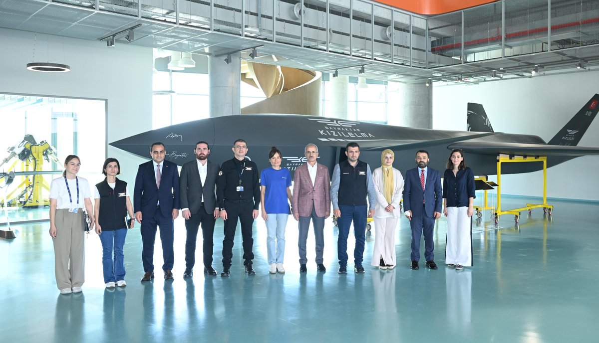 📌Özdemir Bayraktar Millî Teknoloji Merkezi

#MillîTeknolojiHamlesi idealiyle çıktıkları yolda başta #Türkiye’nin ilk millî S/İHA sistemlerini, ilk millî insansız savaş uçağımız #Bayraktar KIZILELMA’yı, Türkiye’nin ilk uçan arabası #CEZERİ’yi, #Akıncı’yı ve nice projeleri