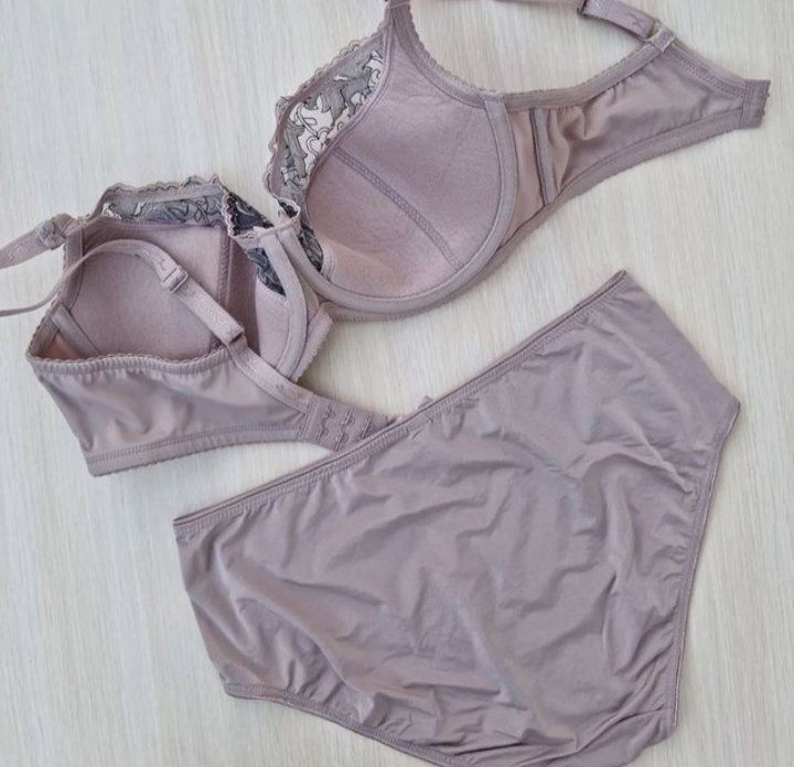 BegalBh's tweet photo. 文胸愛好者 😘👙👙 https://t.co/ZG19KGPRwo