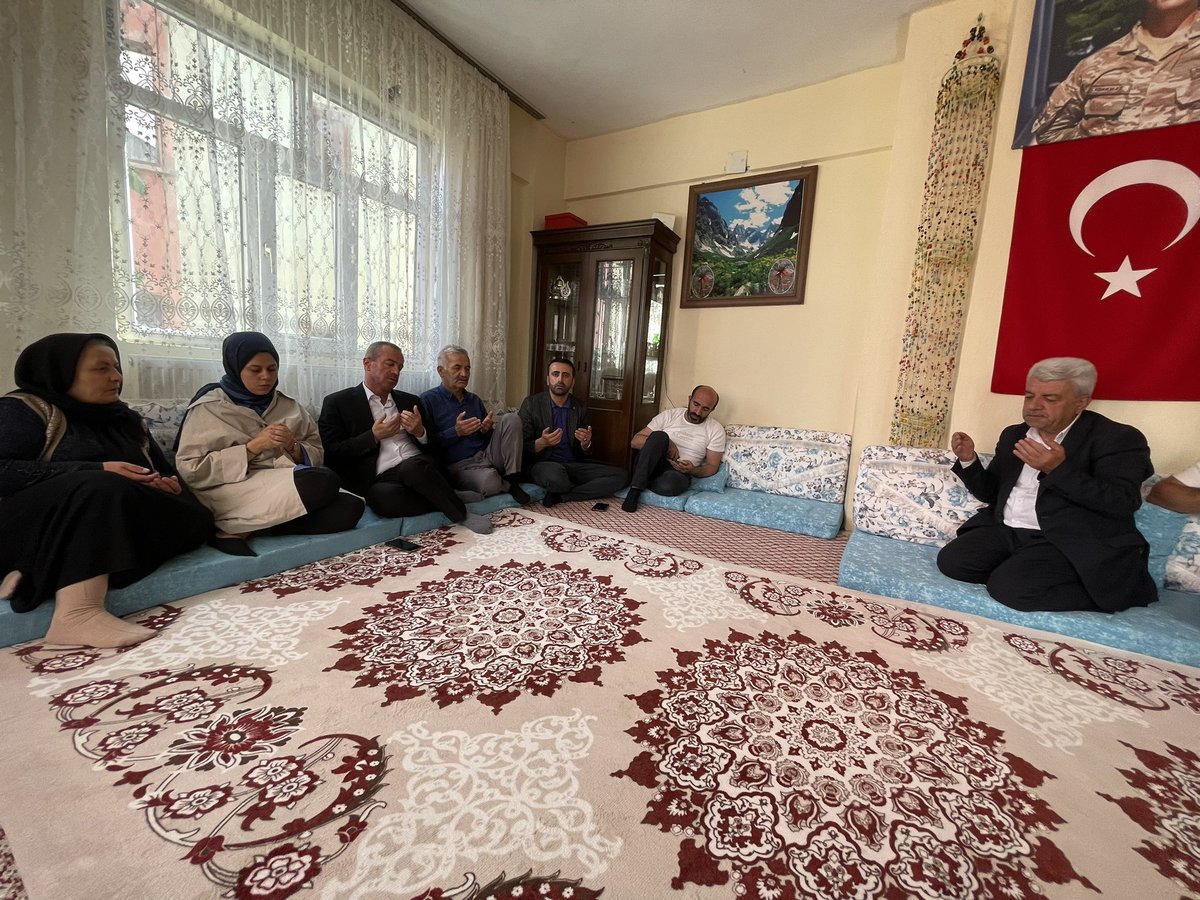 KayaZeydin's tweet photo. 📍Hakkari

İlimize teşrif eden Ak Parti Gençlik Kolları Genel Başkan Yardımcısı Sosyal Politikalar Başkanımız @ebrarcoban ve Teşkilatımızla  birlikte;

Şehit Uzm. Çvş. Nedim Korkmaz’ın bizlere emaneti olan kıymetli ailelerini ziyaret ettik. Dualar ettik.

Tüm Şehitlerimize Allah’tan rahmet, ailelerine sabır diliyoruz.

Aziz Şehitlerimizin  mekanları cennet, makamları alî olsun🇹🇷

@Akparti 
@RTErdogan