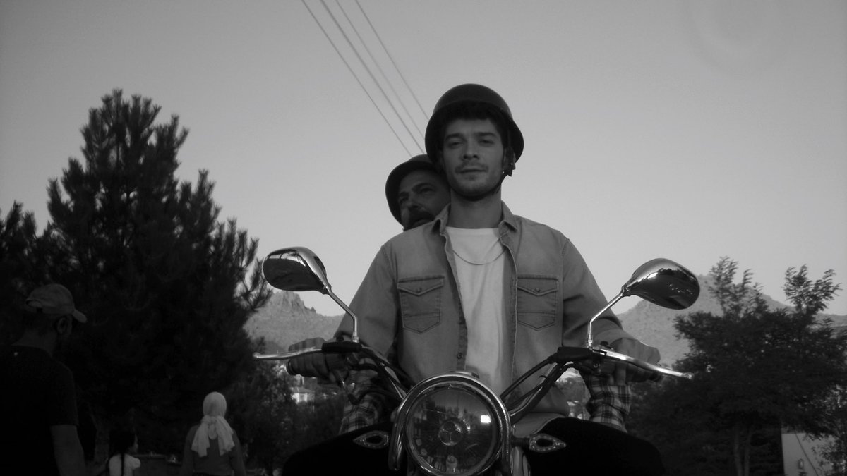 burakcaan's tweet photo. Bu akşam başlıyoruuz! 20:00'de TRT 1'de görüşmek üzere 🔧🌹🏍 #GönülDağı https://t.co/PAmfdYvsxP