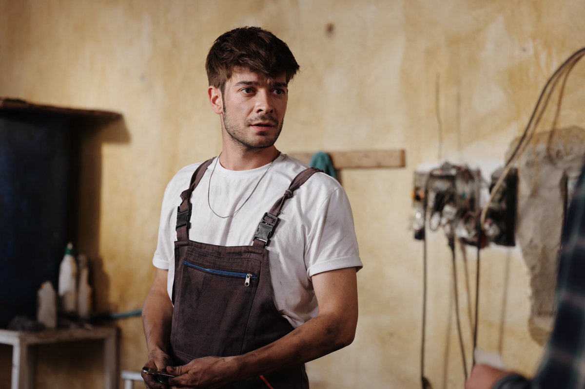 burakcaan's tweet photo. Bu akşam başlıyoruuz! 20:00'de TRT 1'de görüşmek üzere 🔧🌹🏍 #GönülDağı https://t.co/PAmfdYvsxP