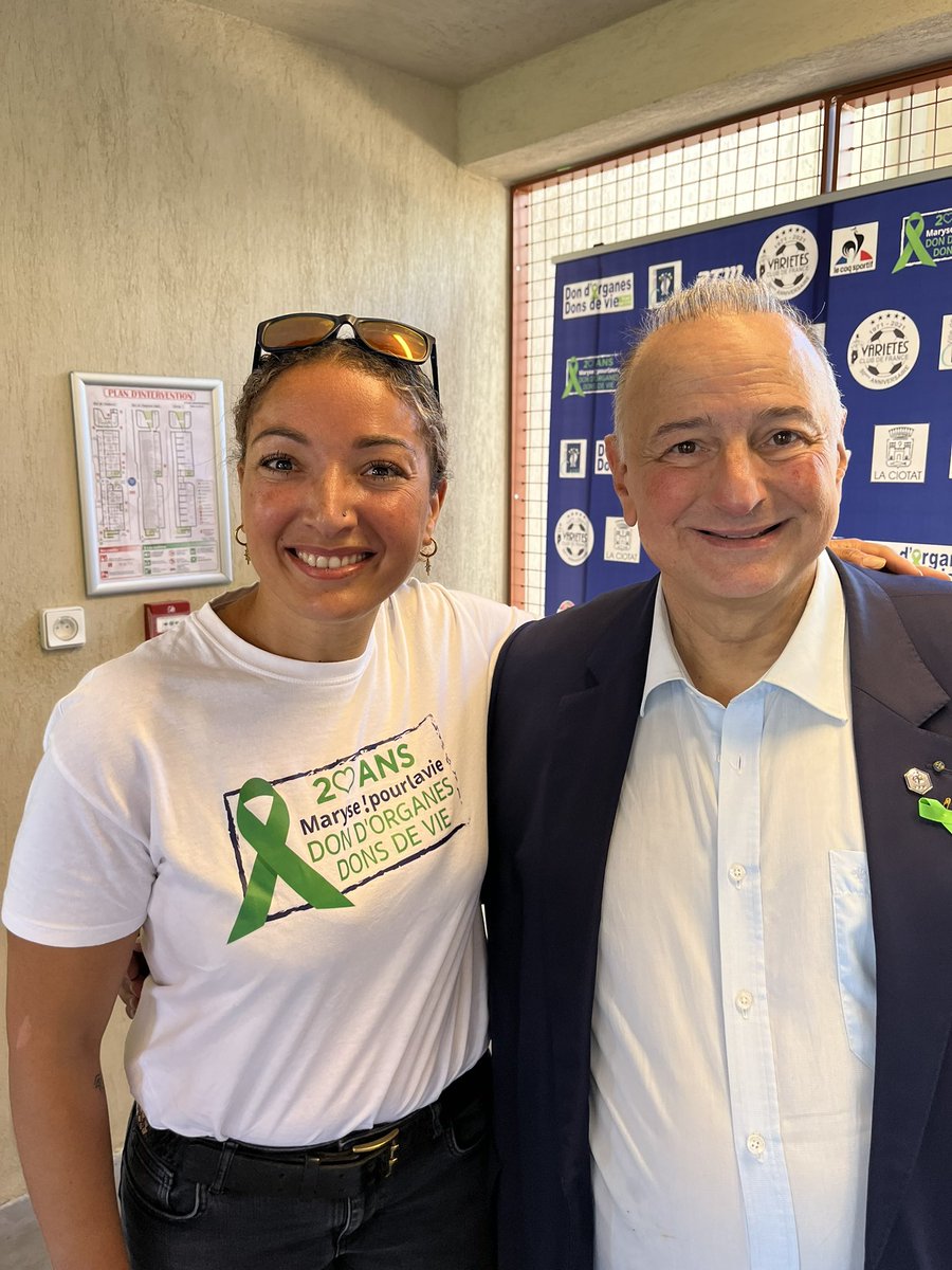 Jour de fête à La Ciotat! Le VCF joue un match caritatif contre les ancien de l’ES La Ciotat au profit de l’association » Maryse pour la vie » qui encourage le don d’organes. Comme moi Adeline Billal a bénéficié d’une greffe de foie il y a 5 ans.