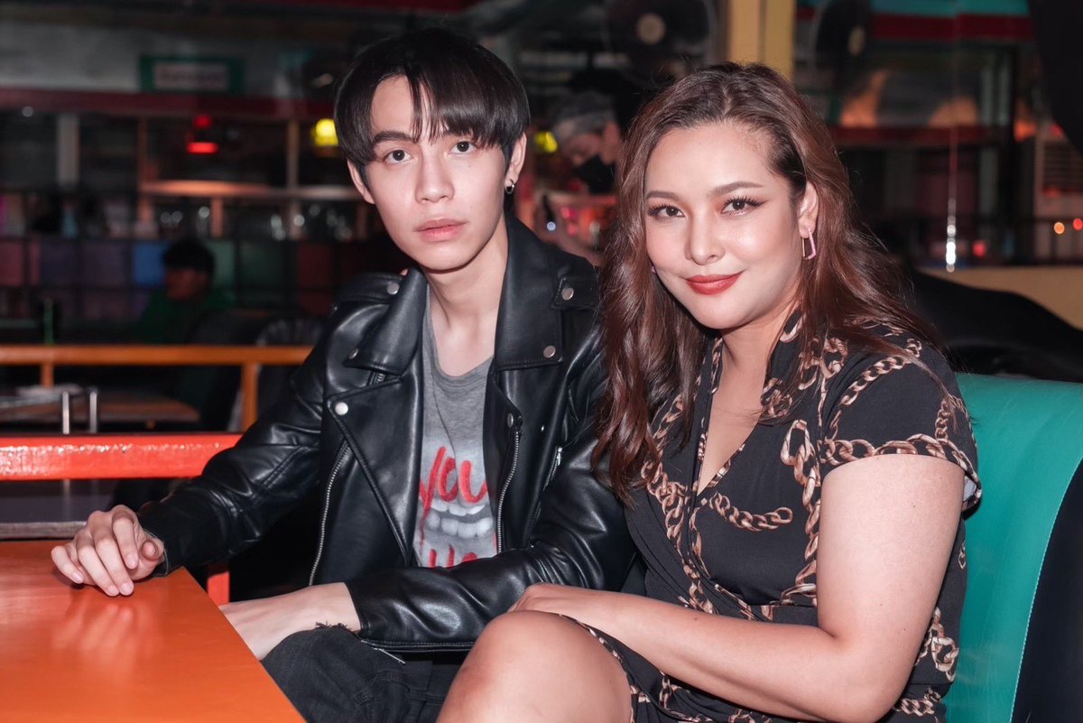 JojoTichakorn's tweet photo. คุณแม่โคตรเปรี้ยวของแซนด์  #OnlyFriendsSeriesEP5 https://t.co/Jh1UoiX2fW