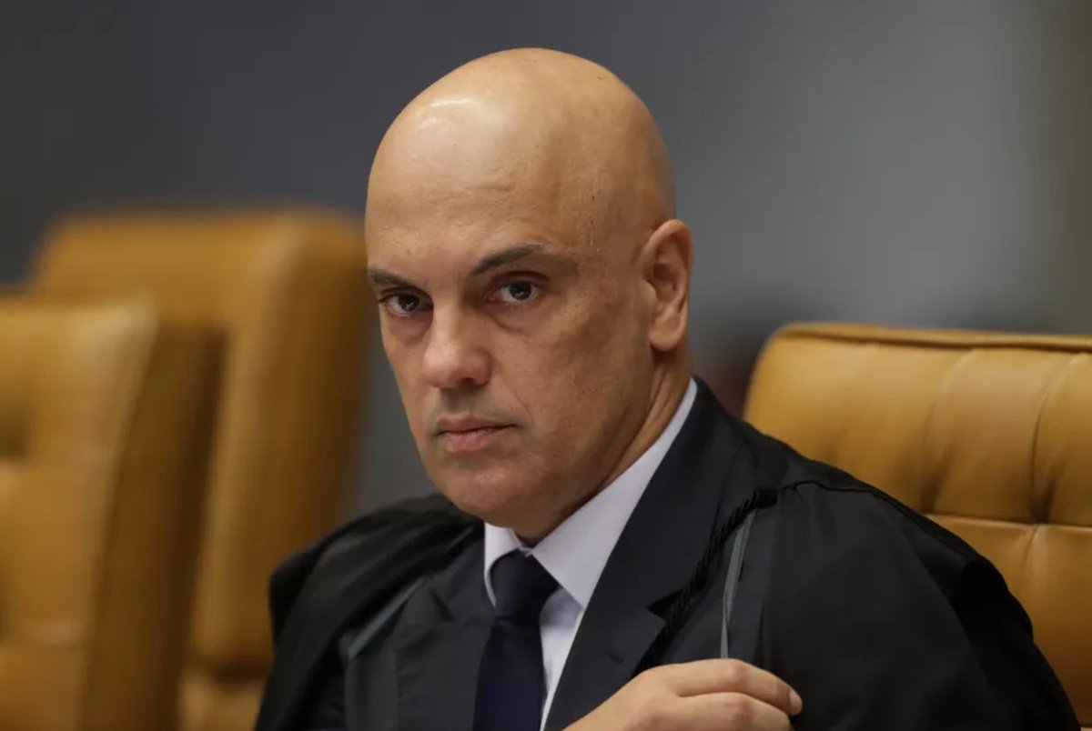 g1's tweet image. Moraes homologa acordo de delação premiada e concede liberdade provisória a Mauro Cid. Saiba mais no blog do @gcamarotti =&amp;gt; glo.bo/3Rfx5Jv #g1