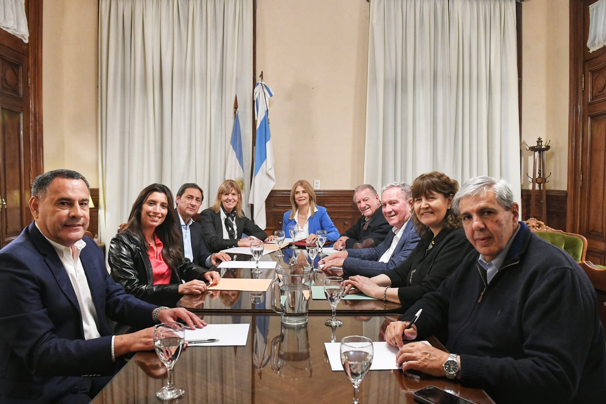 FOVIRA_Arg's tweet photo. 📌 Encuentro del @parlanoa en Tucumán

Reunión de vicegobernadores y vicegobernadoras para seguir construyendo agendas de cooperación interprovinciales y herramientas de gestión entre los gobiernos. https://t.co/MitwnohA00