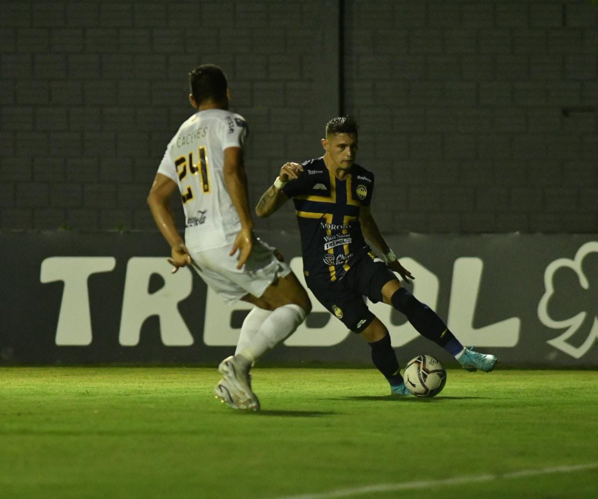 ➡️La #CopaDePrimera se vive por La Deportiva junto a <a href="/Pelotadividida2/">Pelota Dividida</a>

🟡🔵Sp. Trinidense vs 🟡⚫️Guaraní

🏟️: Martín Torres
⏰Previa: 16:00
⚽️Partido: 16:30
🎙️Relata: <a href="/NGO1989/">Nelson González</a>
🎙️Comenta: <a href="/erikwismann/">Erik Wismann</a>
💻Coordina: <a href="/carlitosrojasca/">carfaroca</a>
📻Móvil: <a href="/VelazquezErwin/">Erwin Velazquez</a>

#ÚnicaEnFútbol #1120AM