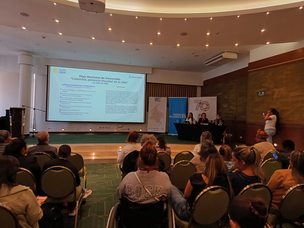 SistemaCuidado's tweet photo. #AEstaHora
Damos apertura al 2do día del 1er día del Encuentro Nacional por el Futuro de los Cuidados en Colombia, con presencia de gobiernos locales y representación de organizaciones sociales.

Gracias a la alianza con @ONUMujeresCol, @fundacionFESCOL y @CanadaColombia. https://t.co/NYJgAYT6Lb