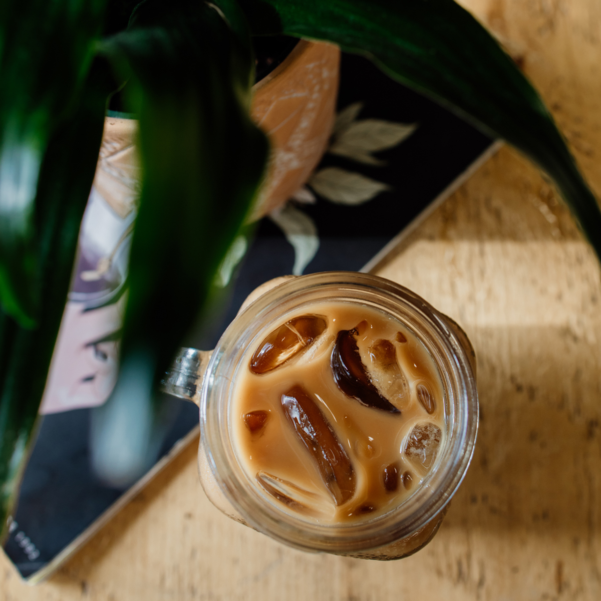A visit to a cute cafe + an extra-delicious iced coffee = a perfect Saturday 🌻 How can you resist?
.
.
.
.
.
AEROASTERY.com ⚡ #specialtycoffee #specialtycoffeeshop #manchesternh