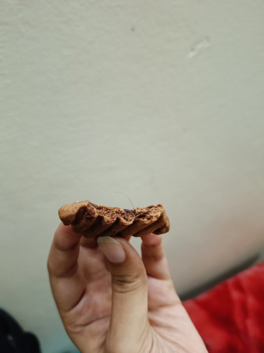 28shades's tweet photo. I'm terribly shocked and #disappointed with poor quality standards of #Parle's packaged food.  It was sheer shock and dismay when, I stumbled upon an utterly repugnant surprise – a piece of hair stuck within the layers of the second last biscuit in Parle's Hide &amp; Seek's Pack. https://t.co/41cm1mVcxX