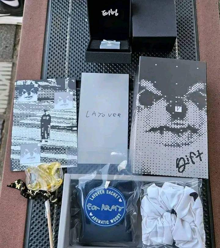 Lechugaax7's tweet photo. Todos esos regalos para las personas que asistieron a la pregrabacion de inkigayo 😭💔 https://t.co/R2w49hfopr