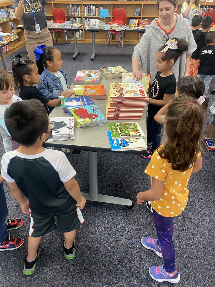 Iwrite94's tweet photo. Great Book giveaway happening this Friday morning at #Cableland. Thank you Bound Books and @Scholastic. Our students loved the variety and choices. @NISDCable #booksmakereaders #readingcommunity #readread https://t.co/1TGsk71gS2