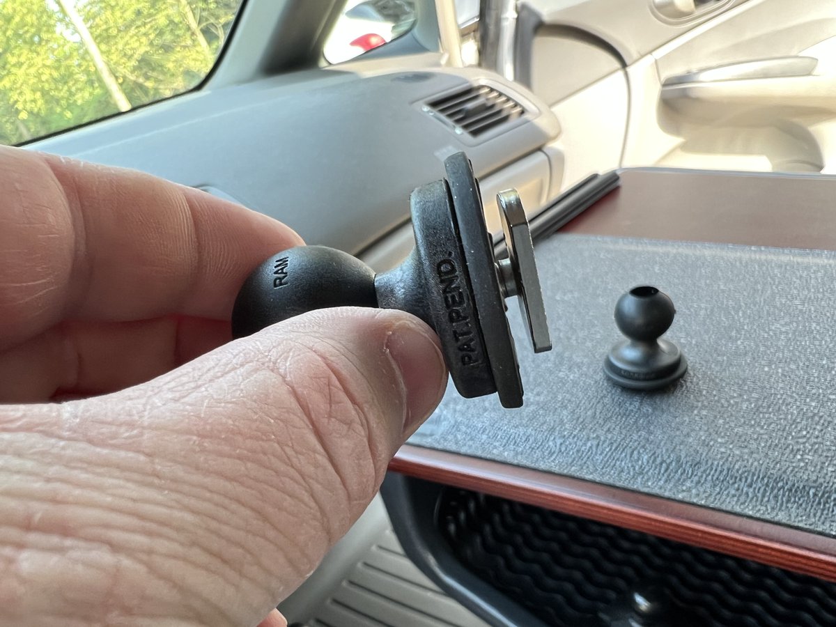KN4YZY_Corey's tweet image. I just received my #AutoExec AUE12003 from #Amazon yesterday. It fits well in my 2006 Honda Civic.  I will be making some modifications. Stay tuned. #hamradio #POTA #parkontheair
amzn.to/3R9WpAI