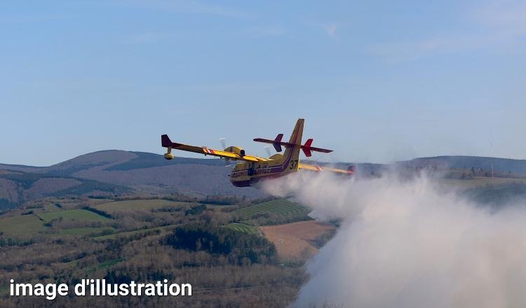 🔴 En direct 

🔥 Un feu de forêt est en cours sur la commune de #Lacaze [#Tarn-81] 

🚁 2 HBE sont sur place 

___ 

©️ JDI (Image d'illustration) 

- Évitez le secteur. 

- Facilitez l’accès aux services de secours. 

⤵️ Suivis: 
feux.fr 

#incendie #FeuxDeForêt