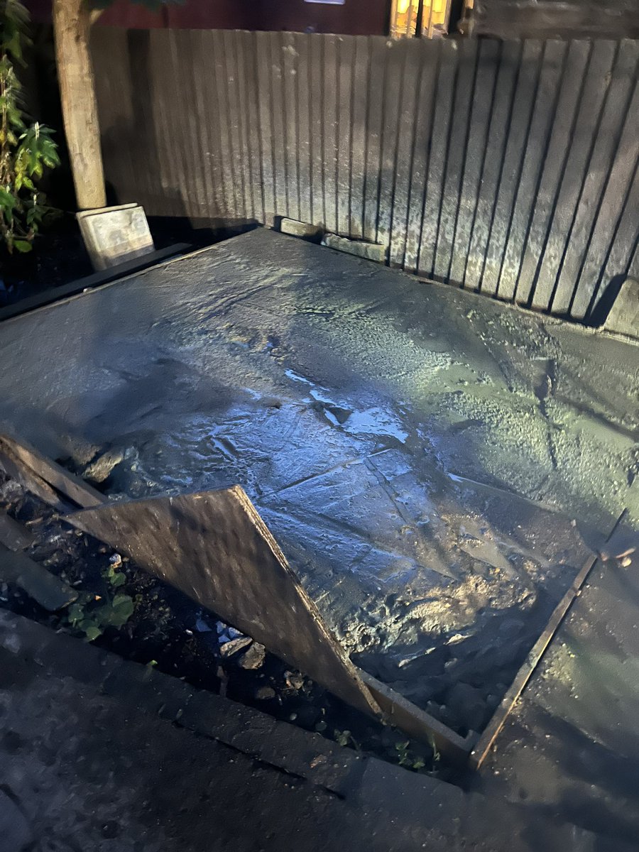 StEdithsCourt1's tweet photo. #savingmoney
#doityourself
#hotweather
Saving money and improving st ediths court ourselves. My god it was hot https://t.co/lCNncRxaL5