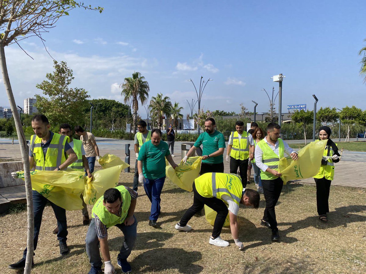 mersin_csk's tweet photo. İnancımızdan, medeniyetimizden ve kültürümüzden aldığımız ilhamla çevreye, doğaya ve bütün yaratılmışlara değer veren, onların haklarını koruyan bir anlayışı temsil ediyoruz.Cemre Hareketi olarak çevre temizliği yaptık @CK_Samsun @AdemAldemir33  @mrefikbagsiz @emreylmazey https://t.co/DEObSP31lk