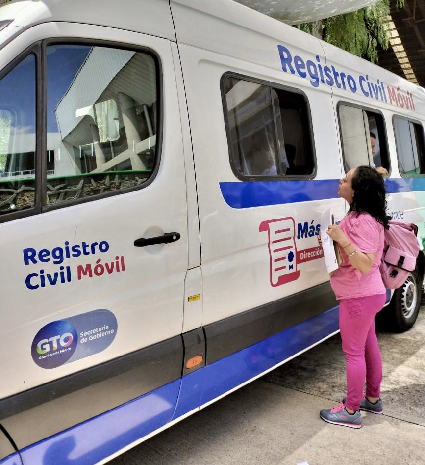 participaleon's tweet photo. Con el fin de fortalecer la unión familiar y certeza jurídica, se llevó a cabo la 4ta. Campaña de Regularización del Estado Civil de las personas de León en la Delegación San Juan Bosco.
•Dando certeza legal a 43 parejas contrayentes
•214 reimpresiones de actas de nacimiento https://t.co/i5Z2o47APl