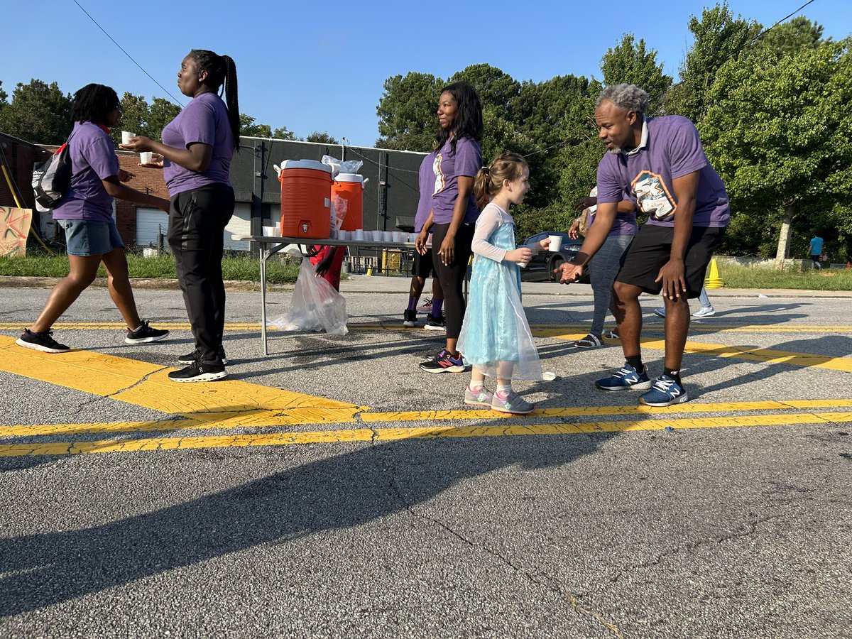 apsupdate's tweet image. The APS 5K &amp;amp; Character Fun Run was EPIC!!!  Thank you to everyone who participated for supporting student scholarships &amp;amp; teachers. Give yourselves a pat on the back! 
💪🏻💪🏽💪🏾#WeDidThat #AtlantaPublicSchools