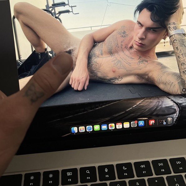 POV: Você é o técnico consertando o computador *daquele* cliente 🫢👾

. <a href="/uonlad/">VLAD</a>