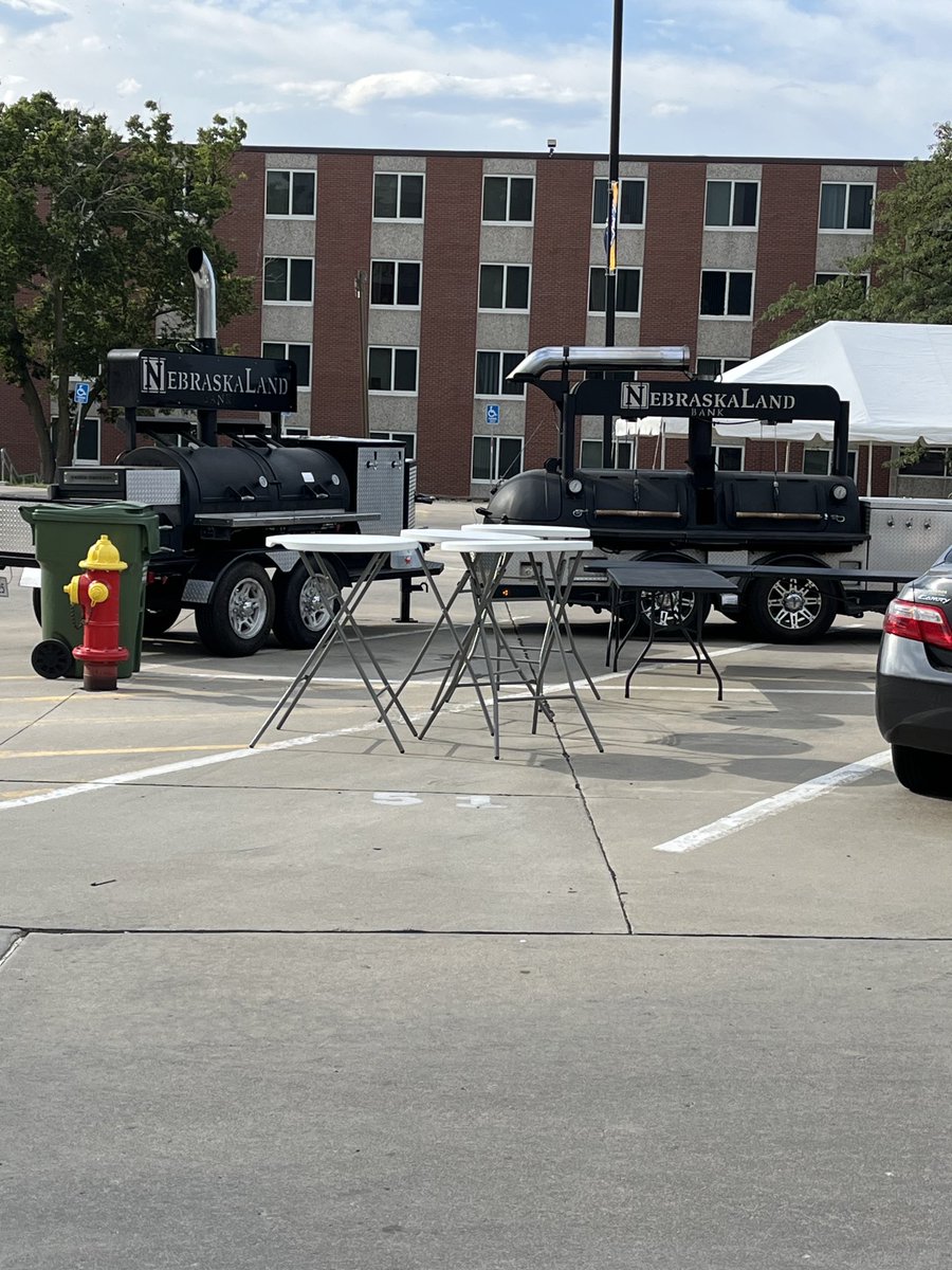 CoachRHeld's tweet photo. Setting up Tailgating already!  Game Day experience will be awesome! https://t.co/snBERf6TMI