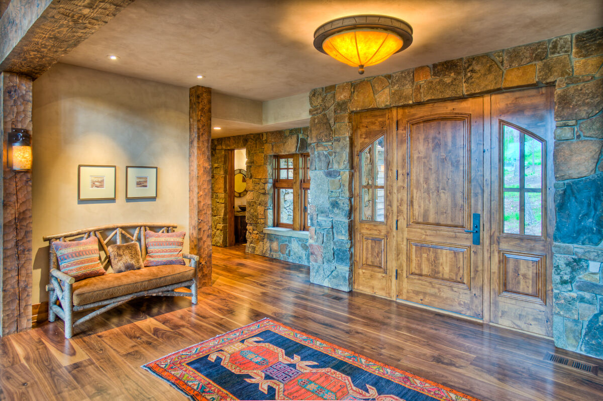 Rustic Western Foyer | Whitefish, Montana
#westernarchitecture #luxuryhomes #rusticluxury #woodandstone
