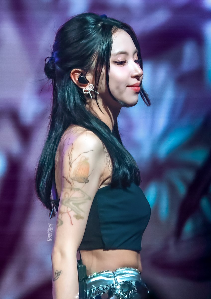 gukalgukal0423's tweet photo. 230908 LONDON 
 🤍🖤🦋🪽

#TWICE_5TH_WORLD_TOUR 
#READYTOBE 
#READYTOBE_IN_LONDON 
#채영 #CHAEYOUNG #チェヨン 
#TWICE #트와이스
@JYPETWICE https://t.co/C05BFon3RB