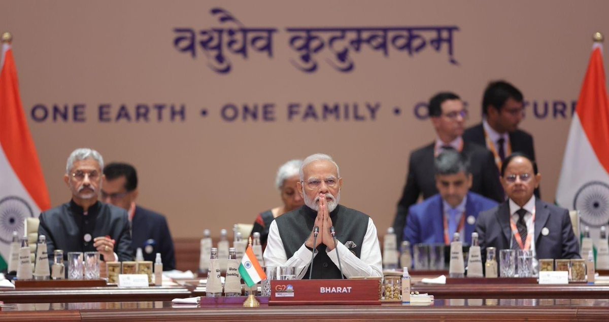 वसुधैव कुटुंबकम #G20Summit2023 PM Narendra Modi stands alongside global leaders at #G20. #G20Summit #BharatMandapam #G20India #G20SummitDelhi #G20Summit2023 #G20India2023 #NarendraModi #PMOIndia