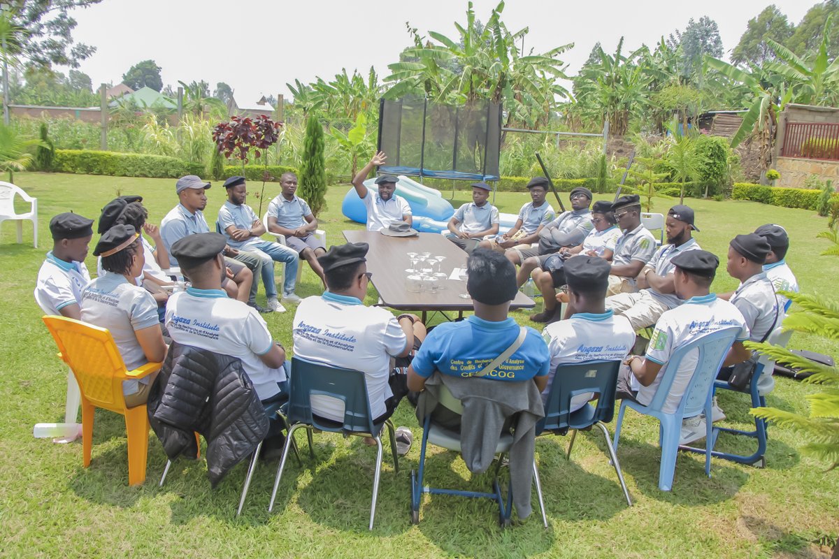 AngazaInstitute's tweet photo. [#AngazaEvent] L'excursion du 08 sept. à Kashusha a été ponctué par deux moments clés:
1. La Réunion évaluative de l'année en cours &amp; la planification des années à venir - cordonnée par @EmeryMudinga
2. La Fête en honneur des différents lauréats &amp; promus au cours de l'année (1/3) https://t.co/QBnymF5S2g