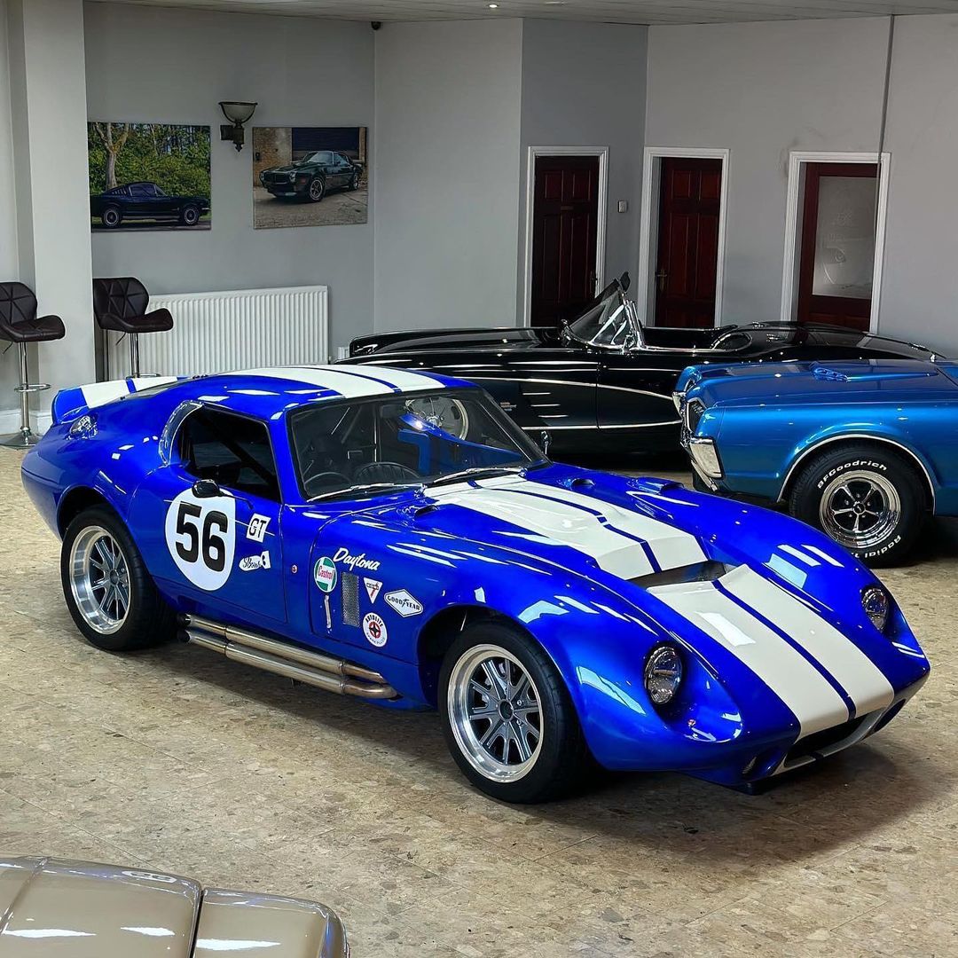 CarManToday's tweet photo. Looking stunning @retroclassiccar show room. We will be putting Daytonas with these guys great company to work with and looking forward to the next ones coming in. #factoryfiveracing #daytonacoupe #accobra https://t.co/IlOkmxn6TZ