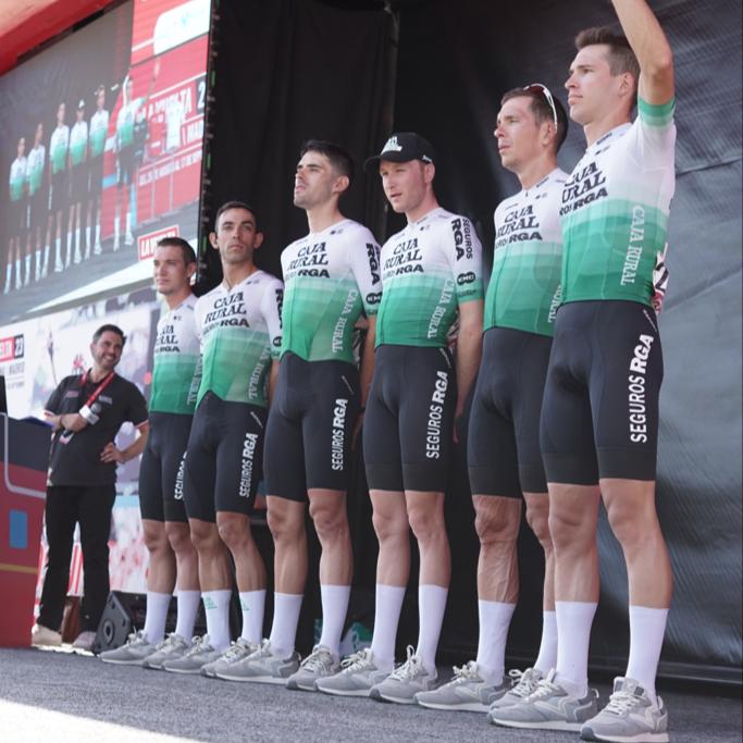 #Lavuelta23 Hoy tenemos una nueva batalla en los Pirineos. Nuestros seis guerreros están preparados para darlo todo un día más 💪 #Súmatealverde 💚