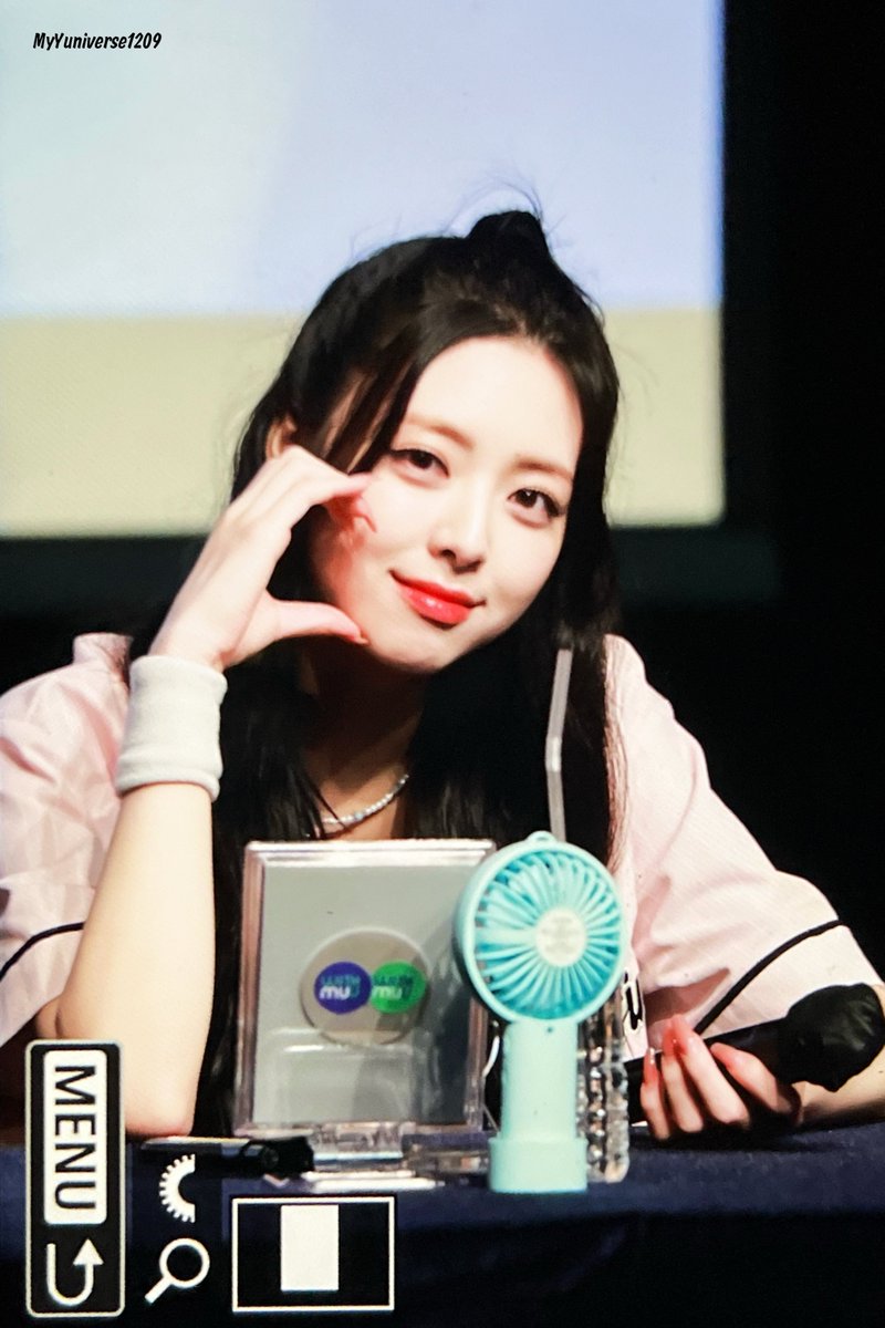 MyYUniverse1209's tweet photo. 230909 팬싸

#YUNA #유나 #신유나 #ITZY #있지 https://t.co/eTvdnSjMjD