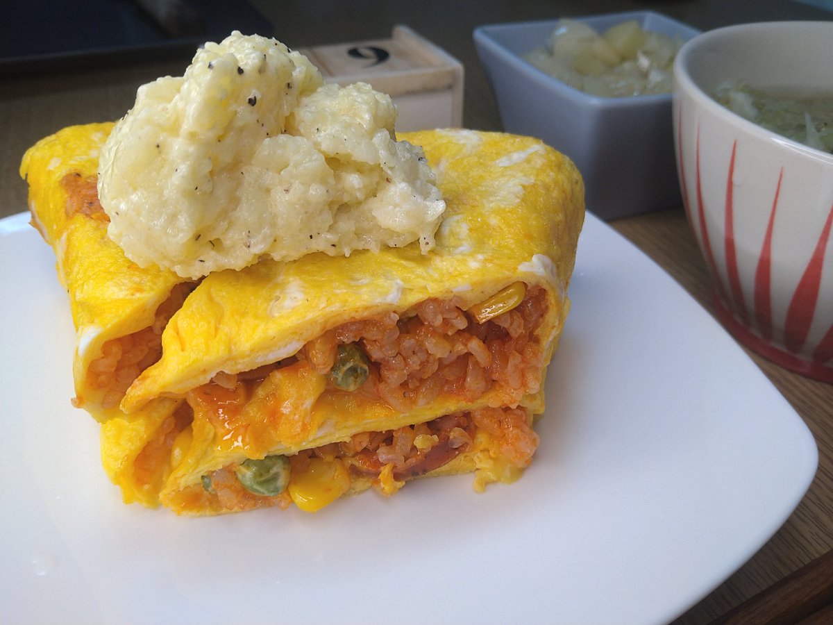 tamago_egghhh's tweet photo. 包みオムライス
ポテサラ乗せ
レタスのコンソメスープ
リンゴ🍎

#夜ご飯
#wrapweek
#料理好きな人と繋がりたい 
#料理記録
#Twitter家庭料理部 
#おうちごはん
#大学生ごはん
#フォローしてね
#フォローします https://t.co/4pn5ddeLYB