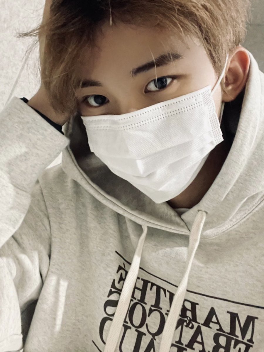 [#도현]
눈사람?⛄️⛄️❄️❄️

#루네이트 #LUN8 #daily_life